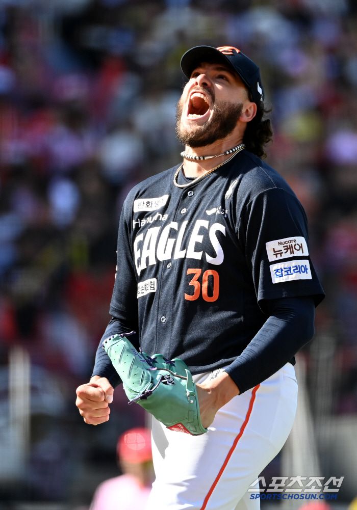 6회말 투구를 무실점으로 마친 폰세가 포효하고 있다. 광주=허상욱 기자