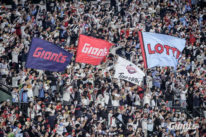 어린이날 9연전 기간 사직구장을 꽉 채운 관중들. 롯데는 최근 4일 연속 매진을 기록했다. 사진제공=롯데 자이언츠