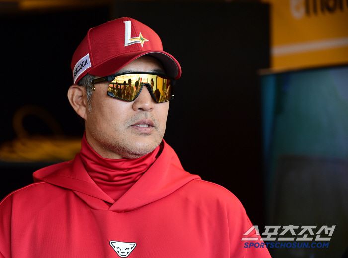 29일 인천 SSG랜더스필드에서 열리는 KBO리그 SSG와 삼성의 경기. 기자들 질문에 답하고 있는 SSG 이숭용 감독. 인천=송정헌 기자songs@sportschosun.com/2025.04.29/