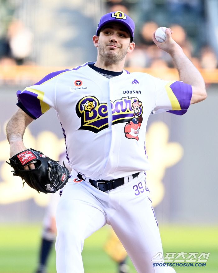7일 잠실야구장에서 열린 LG와 두산의 경기, 두산 선발투수 잭로그가 역투하고 있다. 잠실=허상욱 기자wook@sportschosun.com/2025.05.07/