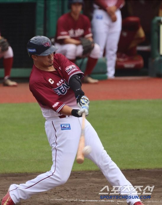 아사무라는 7일 지바 롯데 원정경기에서 5타수 무안타에 그쳤다. 아사무라가 침묵한 지난 7경기에서 라쿠텐은 2승에 그쳤다. 사진캡처=라쿠텐 이글스 SNS