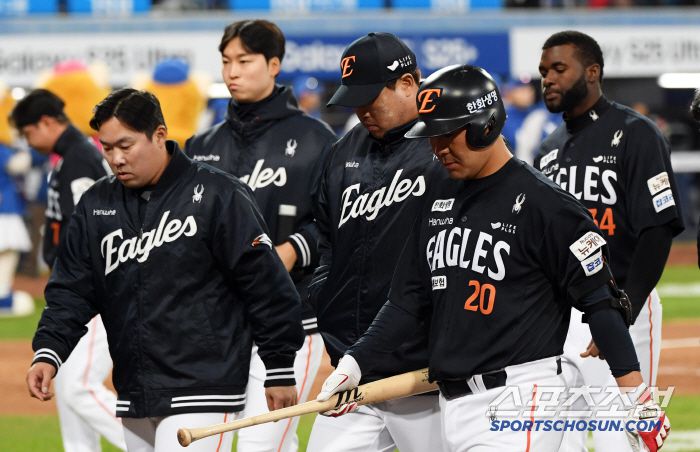 4월 4일 대구 삼성라이온즈파크에서 열린 삼성 라이온즈와 한화 이글스의 경기. 4연패에 빠진 한화 선수들이 아쉬워하고 있다. 대구=박재만 기자 pjm@sportschosun.com