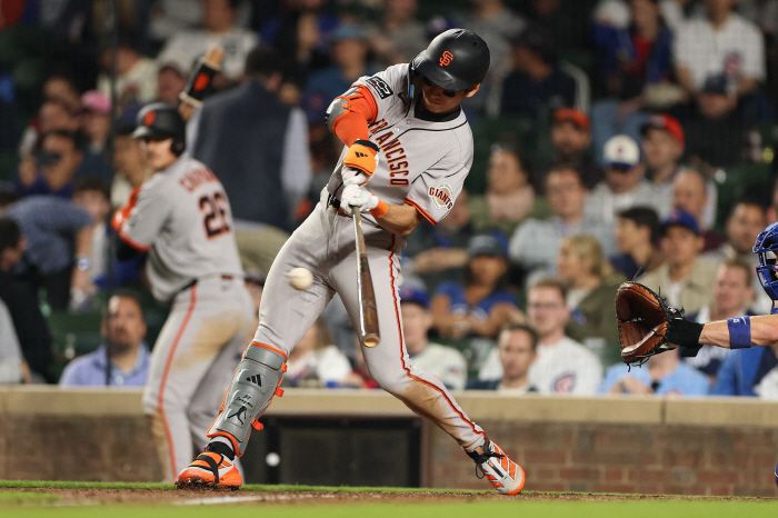 이정후가 지난 7일(한국시각) 시카고 컵스전에서 8회 적시타를 터뜨리고 있다. AFP연합뉴스
