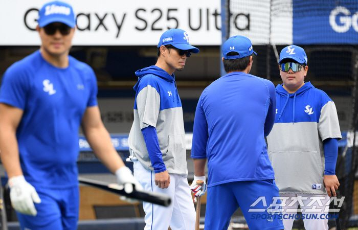 이마에 도시아키 코치는 선수들 눈높이에서 고쳐야 할 포인트를 정확히 집어줬다.
