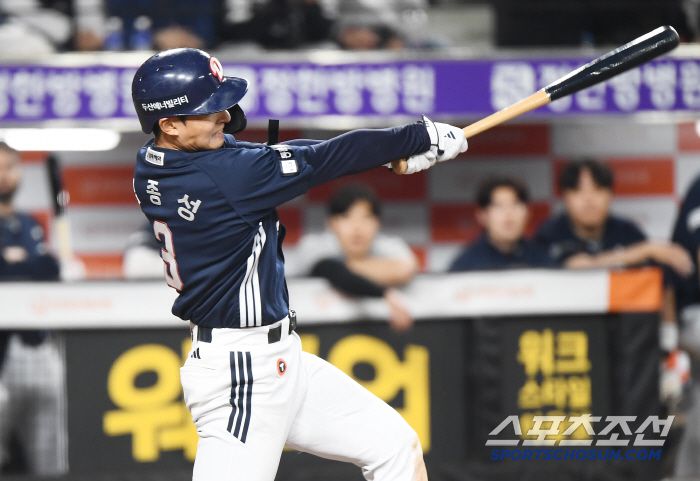13일 대전 한화생명볼파크에서 열린 두산-한화전. 11회초 2사 2루 임종성이 1타점 2루타를 치고 있다. 대전=정재근 기자 cjg@sportschosun.com/2025..5.13/