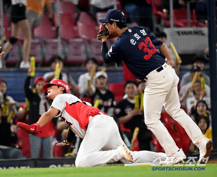 14일 광주KIA챔피언스필드에서 열린 롯데와 KIA의 경기, 7회말 2사 1루 KIA 박찬호의 안타때 1루주자 김규성이 3루로 파고들어 세이프되고 있다. 광주=허상욱 기자wook@sportschosun.com/2025.05.14/