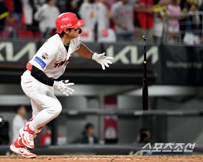 13일 광주KIA챔피언스필드에서 열린 롯데와 KIA의 경기, 5회말 2사 1,2루 KIA 김도영이 선취 2타점 2루타를 치고 있다. 광주=허상욱 기자wook@sportschosun.com/2025.05.13/