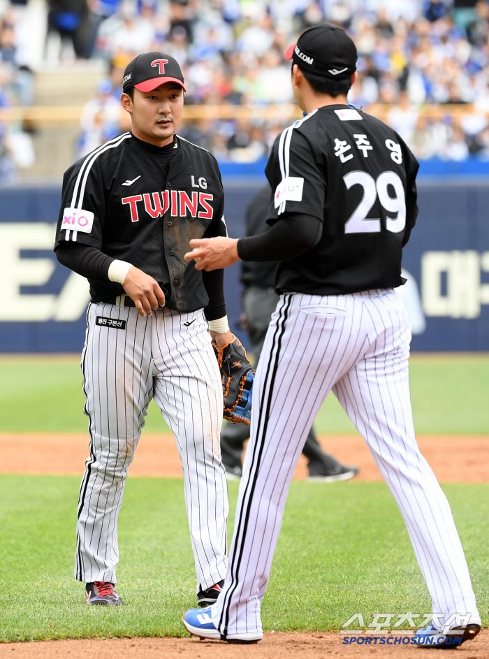 10일 대구 라이온즈파크에서 열린 삼성 라이온즈와 LG 트윈스의 경기. LG 김민수가 숨을 고르고 있다. 대구=박재만 기자 pjm@sportschosun.com/2025.05.10/