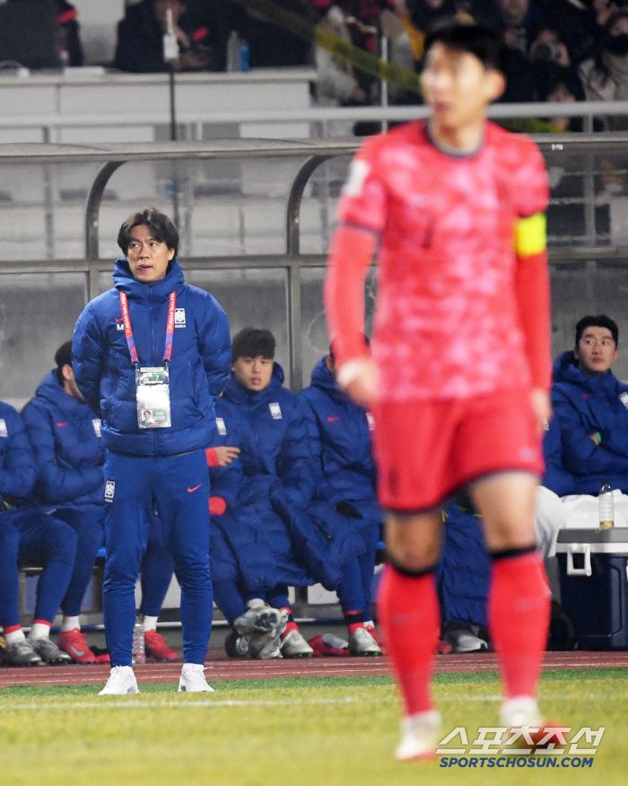 20일 고양종합운동장에서 열린 2026 FIFA 북중미 월드컵 아시아지역 3차 예선 대한민국과 오만의 경기. 홍명보 감독이 경기를 지켜보고 있다. 고양=박재만 기자 pjm@sportschosun.com/2025.03.20/