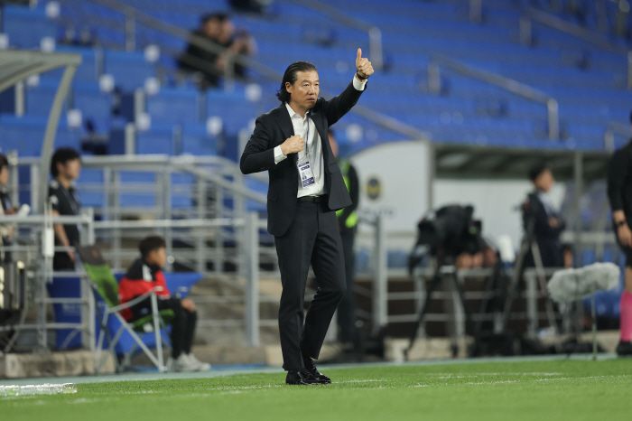 울산문수축구경기장/ 2025 하나은행 코리아컵/ 4라운드/ 16강/ 울산HDFC vs 인천유나이티드/ 울산 김판곤 감독/ 사진 김정수