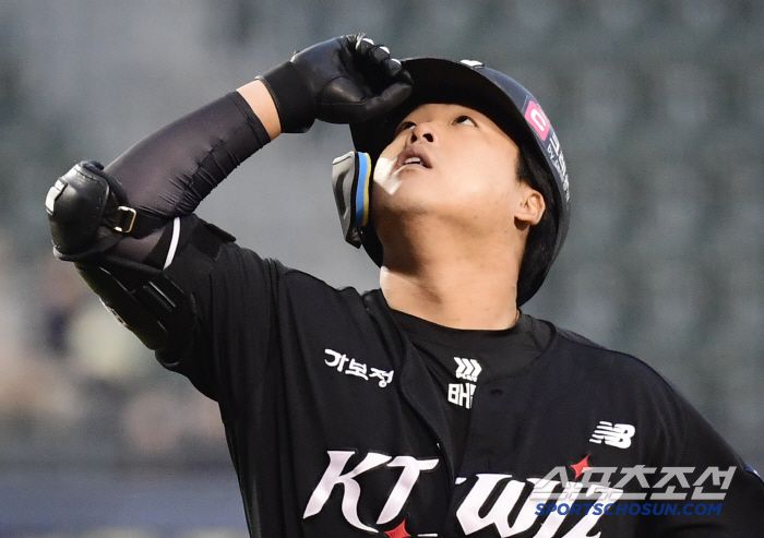 5월 1일 잠실구장에서 열린 KBO리그 두산과 KT의 경기. 1회초 선제 솔로홈런을 날린 KT 강백호. 잠실=송정헌 기자songs@sportschosun.com/2025.05.01/