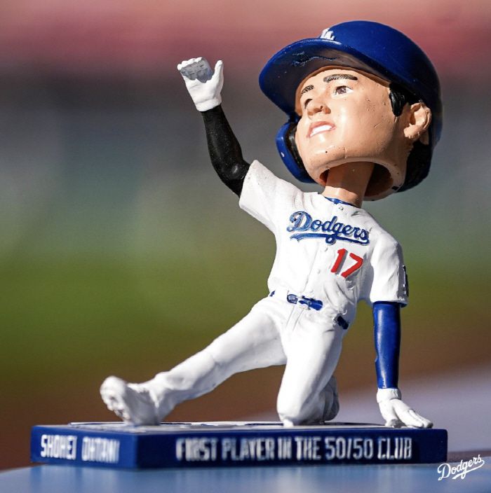 LA 다저스가 16일(한국시각) 입장 관중에게 나눠진 오타니 쇼헤이 버블헤드. 작년 50홈런-50도루를 달성을 기념한다는 내묭이 적혀 있다. 사진=LA 다저스 구단 공식 X 계정