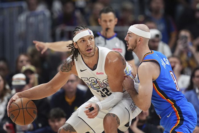 Denver Nuggets forward Aaron Gordon, left, looks to pass the ball as Oklahoma City Thunder guard Alex Caruso defends in the second half of Game 6 in the Western Conference semifinals of the NBA basketball playoffs Thursday, May 15, 2025, in Denver. (AP Photo/David Zalubowski)        <저작권자(c) 연합뉴스, 무단 전재-재배포, AI 학습 및 활용 금지>
