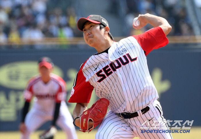 23일 잠실구장에서 열린 LG 트윈스와 롯데 자이언츠의 경기. LG 손주영이 역투하고 있다. 잠실=박재만 기자 pjm@sportschosun.com/2025.03.23/