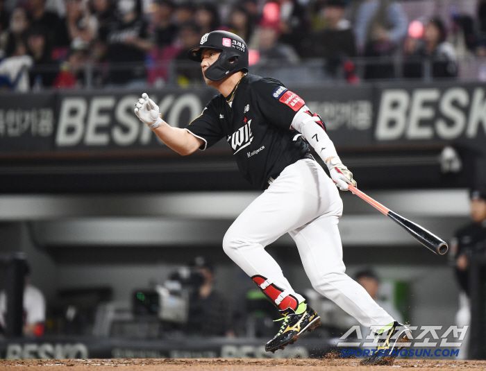 17일 광주 기아 챔피언스필드에서 열린 KT-KIA전. 4회초 1사 1루 김상수가 2루타를 치고 있다. 광주=정재근 기자 cjg@sportschosun.com/2025.4.17/