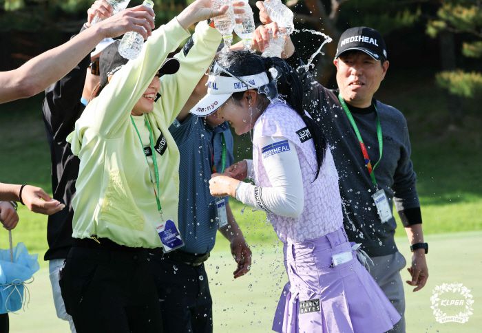 이예원 제17회두산매치플레이 결승 우승축하 물세례