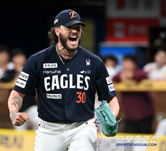 10일 고척스카이돔에서 열린 한화와 키움의 경기, 4회말 투구를 무실점으로 마친 한화 폰세가 기뻐하고 있다. 고척=허상욱 기자wook@sportschosun.com/2025.05.10/