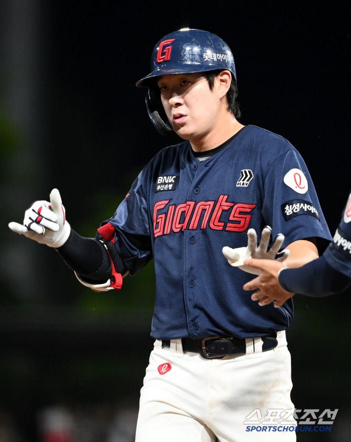 15일 광주KIA챔피언스필드에서 열린 롯데와 KIA의 경기, 7회초 롯데 나승엽이 안타를 치고 기뻐하고 있다. 광주=허상욱 기자wook@sportschosun.com/2025.05.15/