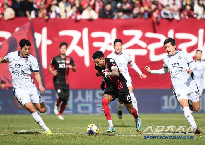 3일 서울월드컵경기장에서 열린 K리그1 FC서울과 김천 상무의 경기. 서울 린가드가 공격하고 있다. 상암=정재근 기자 cjg@sportschosun.com/2025.3.3/