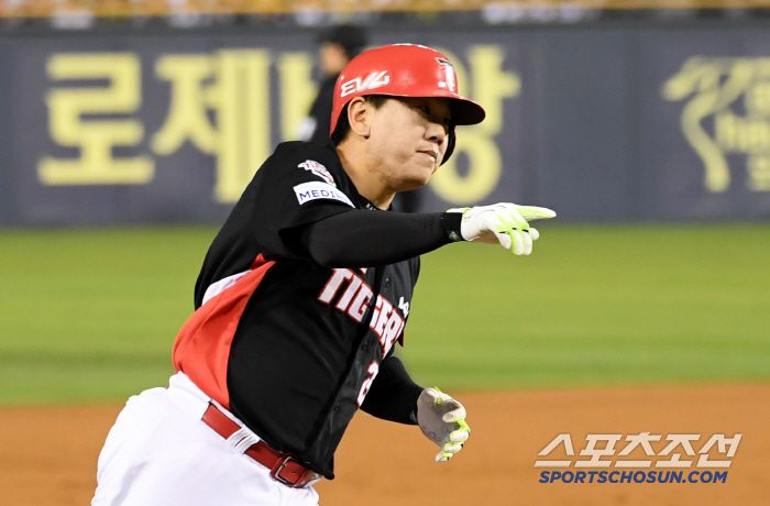 18일 잠실구장에서 열린 두산 베어스와 KIA 타이거즈의 경기. 5회말 KIA 선발 이우성이 솔로포를 날린 뒤 환호하고 있다. 잠실=박재만 기자 pjm@sportschosun.com/2025.04.18/