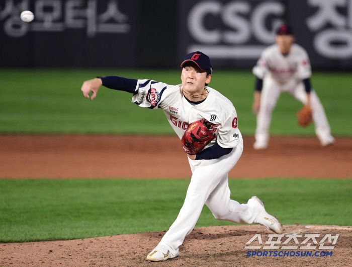 21일 부산 사직야구장에서 열린 KBO리그 롯데와 LG의 경기. 투구하고 있는 롯데 최준용. 부산=송정헌 기자songs@sportschosun.com/2025.05.21/