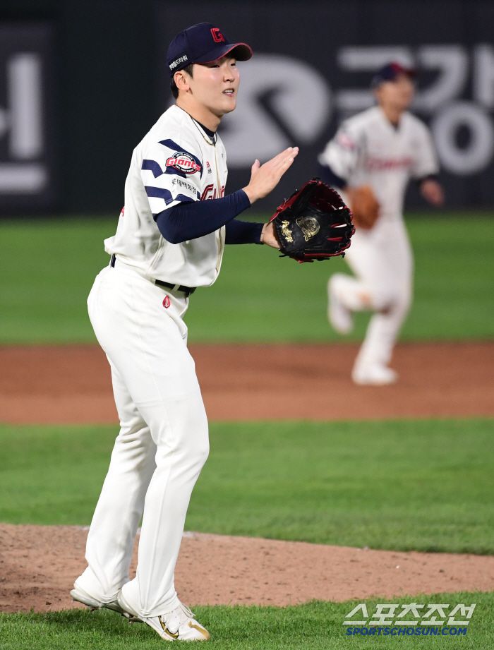 21일 부산 사직야구장에서 열린 KBO리그 롯데와 LG의 경기. 11회를 무실점으로 막아낸 롯데 최준용. 부산=송정헌 기자songs@sportschosun.com/2025.05.21/