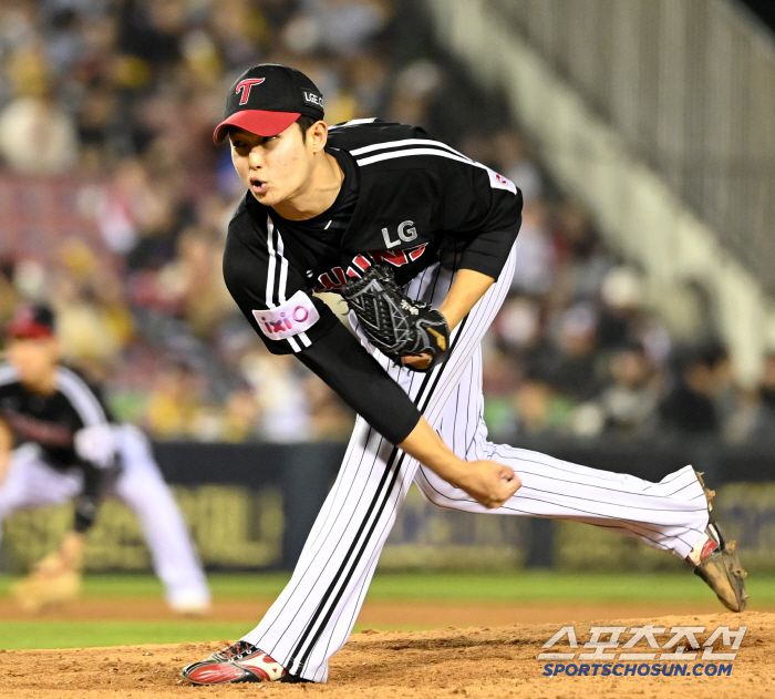 7일 잠실야구장에서 열린 LG와 두산의 경기, LG 김영우가 역투하고 있다. 잠실=허상욱 기자wook@sportschosun.com/2025.05.07/