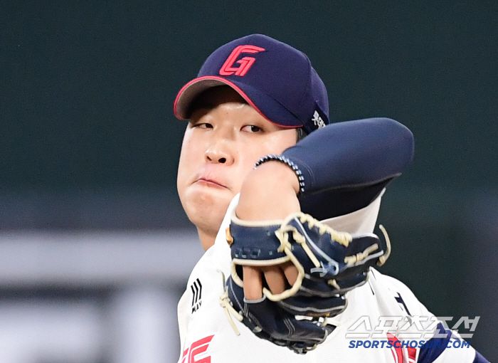 22일 부산 사직야구장에서 열린 KBO리그 롯데와 LG의 경기. 선발 투구하고 있는 롯데 이민석. 부산=송정헌 기자songs@sportschosun.com/2025.05.22/