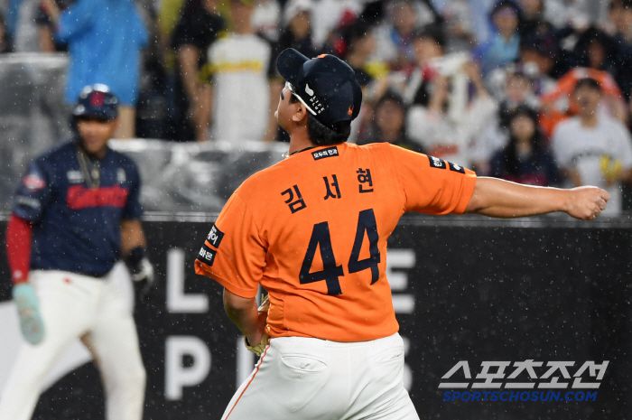 하루 전 내줬던 2위 자리를 재탈환한 한화 마무리 김서현.
