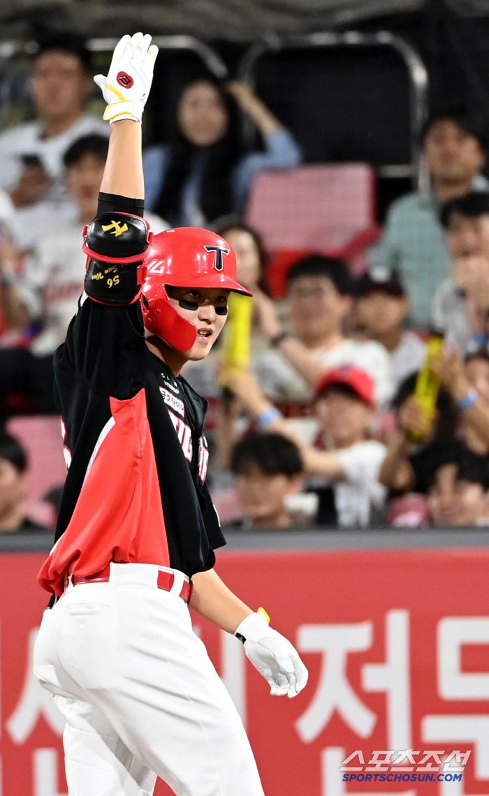 22일 수원KT위즈파크에서 열린 KIA와 KT의 경기,  9회초 2사 1,3루 KIA 오선우가 1타점 적시타를 치고 환호하고 있다. 수원=허상욱 기자wook@sportschosun.com/2025.05.22/