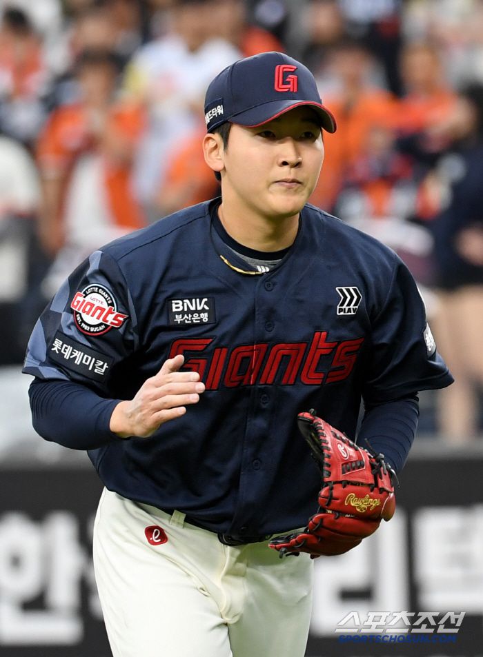 24일 대전 한화생명볼파크에서 열린 한화 이글스와 롯데 자이언츠의 경기. 롯데 최준용이 숨을 고르고 있다. 대전=박재만 기자 pjm@sportschosun.com/2025.05.24/