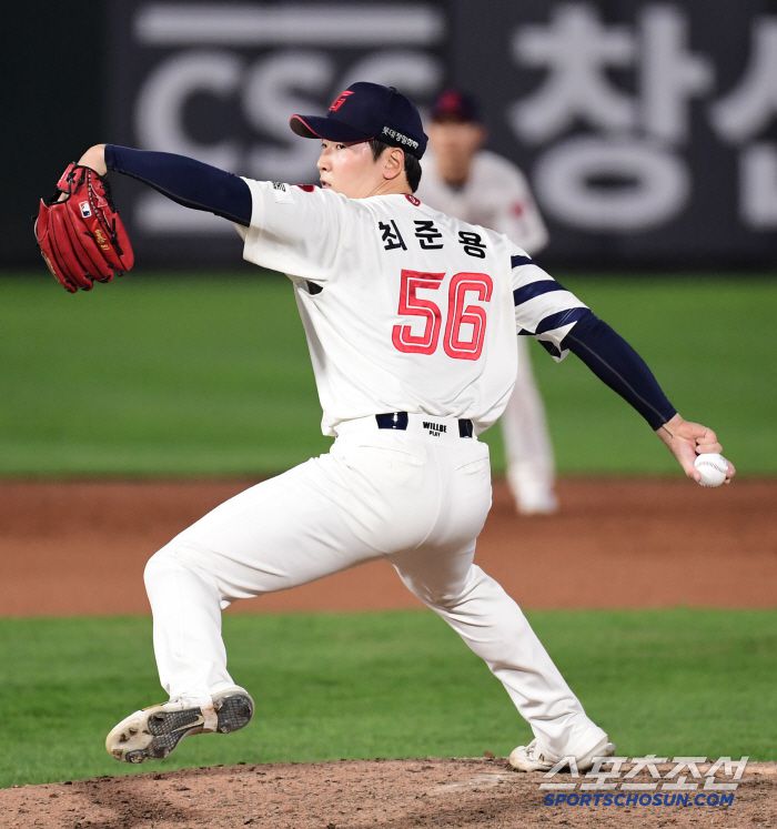 21일 부산 사직야구장에서 열린 KBO리그 롯데와 LG의 경기. 투구하고 있는 롯데 최준용. 부산=송정헌 기자songs@sportschosun.com/2025.05.21/