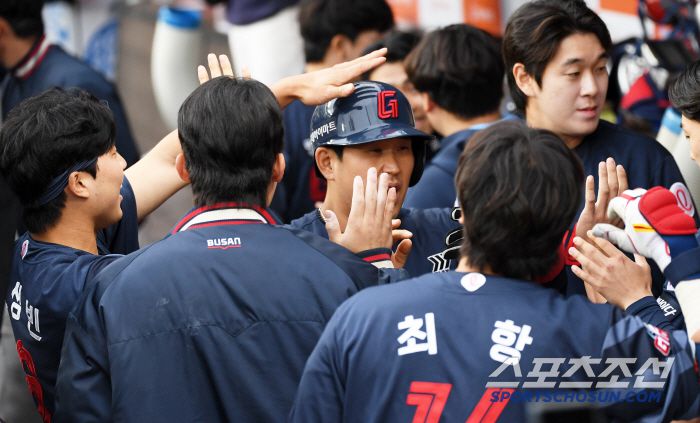 24일 대전 한화생명볼파크에서 열린 한화 이글스와 롯데 자이언츠의 경기. 롯데 유강남이 득점하고 있다. 대전=박재만 기자 pjm@sportschosun.com/2025.05.24/