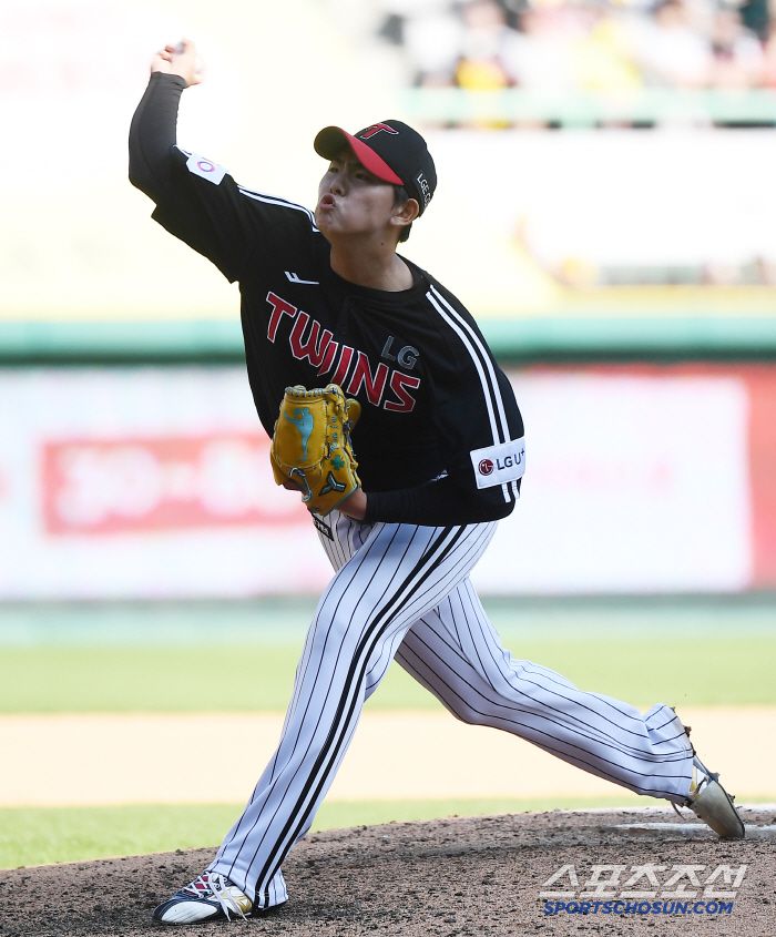 25일 인천 SSG랜더스필드에서 열린 LG-SSG전. 9회말 김종운이 투구하고 있다. 인천=정재근 기자 cjg@sportschosun.com/2025.5.25/