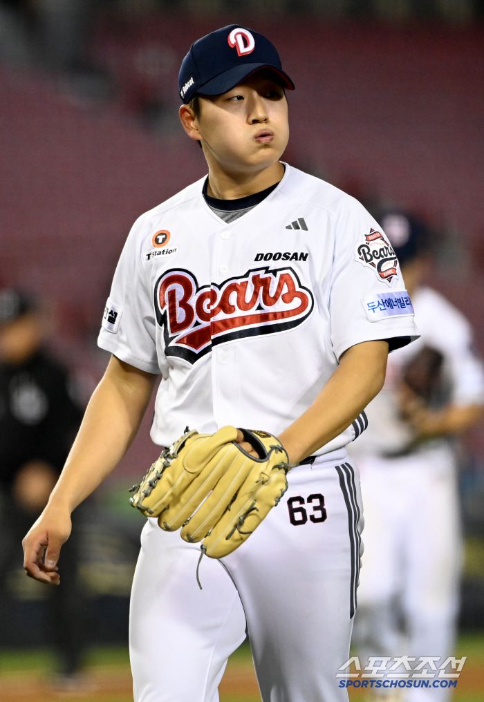 11일 잠실야구장에서 열린 NC와 두산의 더블헤더 2차전, 9회초 투구를 마친 두산 김택연이 더그아웃으로 향하고 있다. 잠실=허상욱 기자wook@sportschosun.com/2025.05.11/