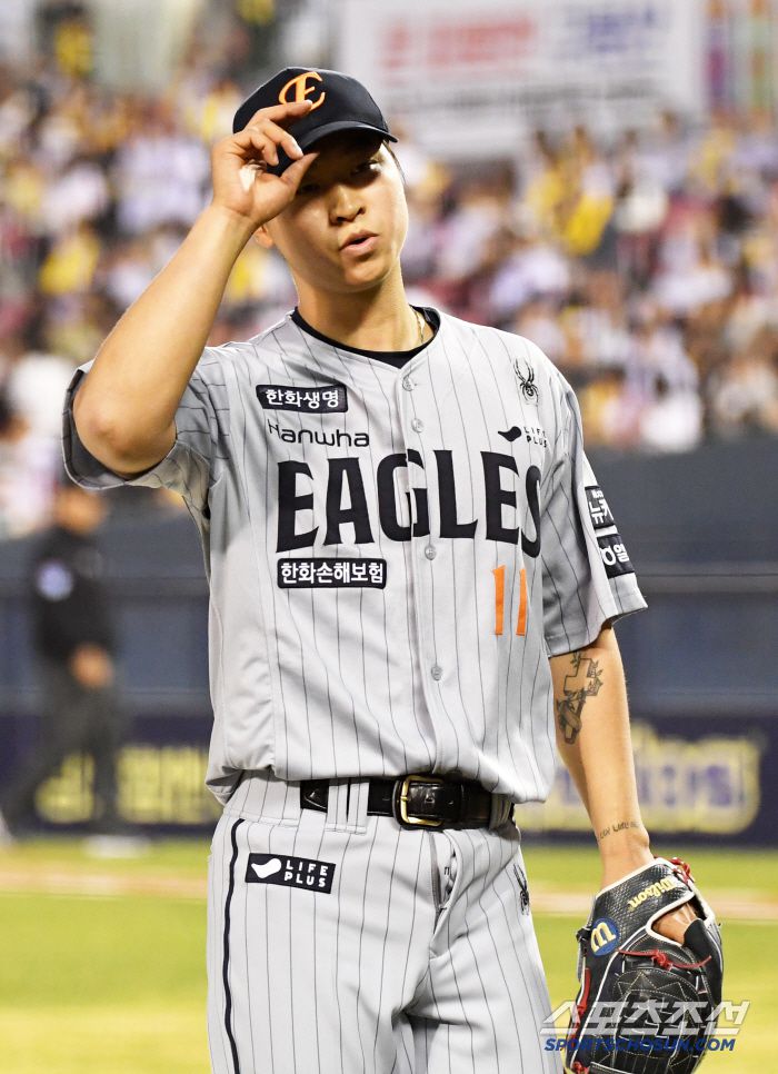 26일 잠실구장에서 열린 LG 트윈스와 한화 이글스의 경기. 한화 엄상백이 숨을 고르고 있다. 잠실=박재만 기자 pjm@sportschosun.com/2025.03.26/