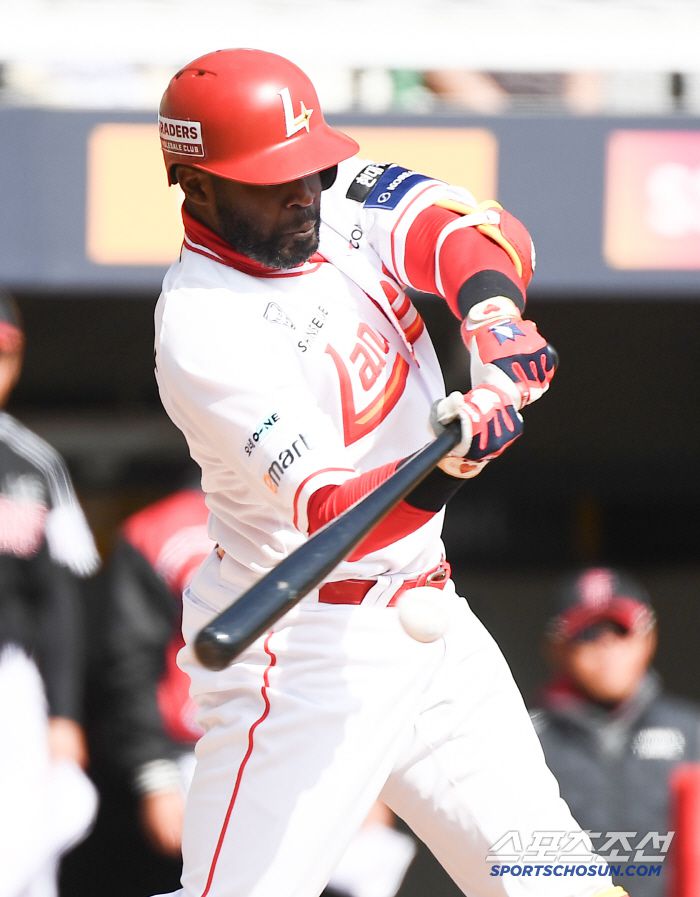 15일 인천 SSG랜더스필드에서 열린 시범경기 LG-SSG전. 에레디아가 타격하고 있다. 인천=정재근 기자 cjg@sportschosun.com/2025.3.15/