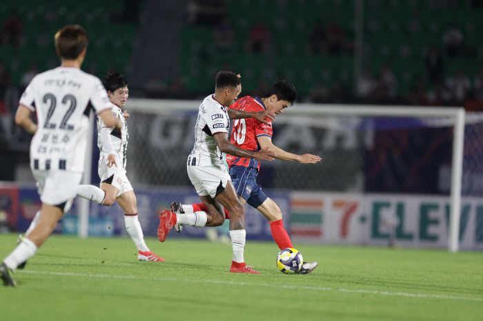 김천종합운동장/ K리그1/ 김천상무프로축구단 vs FC서울/ 김천 김봉수/ 사진 곽동혁