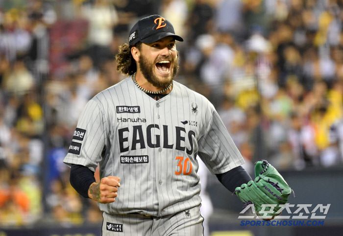 한화 선발 폰세는 6회까지 솔로포 두 방을 제외하면 완벽에 가까웠다..잠실=박재만 기자 pjm@sportschosun.com