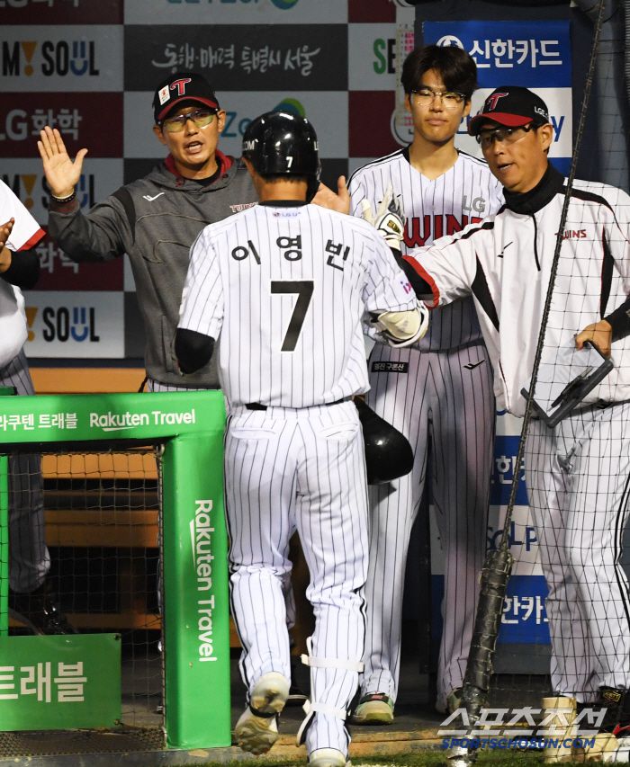 28일 잠실구장에서 열린 LG 트윈스와 한화 이글스의 경기. 6회말 1사 LG 이영빈이 솔로포를 날린 뒤 환호하고 있다. 잠실=박재만 기자 pjm@sportschosun.com/2025.05.28/