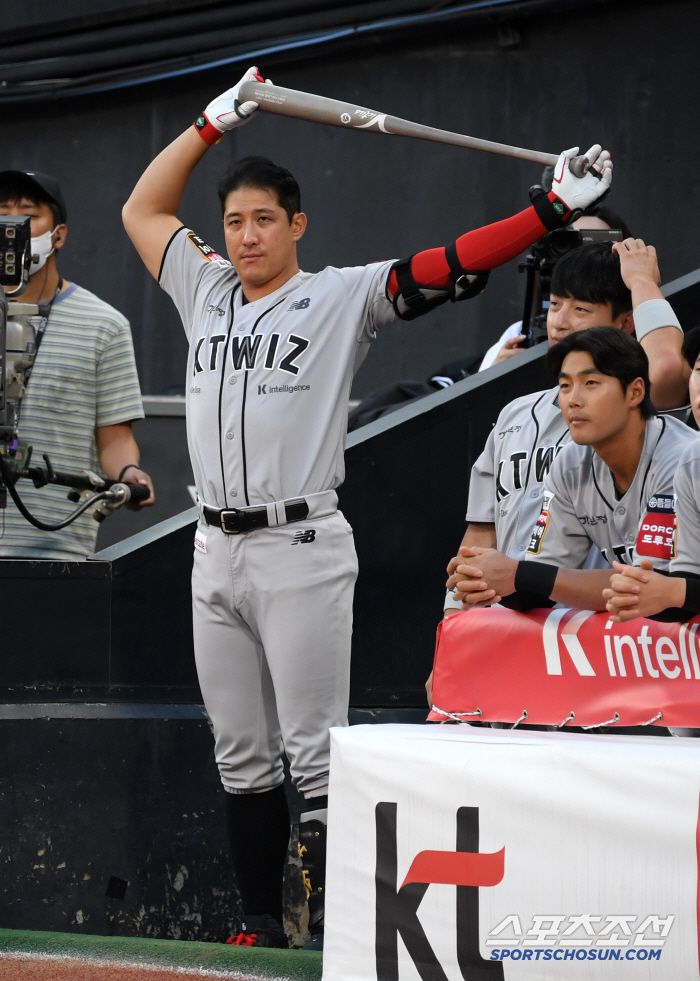 29일 수원KT위즈파크에서 열린 KBO리그 KT 위즈와 두산 베어스의 경기. KT 황재균이 몸을 풀고 있다. 수원=박재만 기자 pjm@sportschosun.com/2025.05.29/