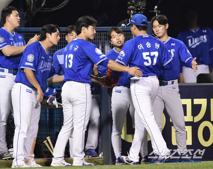 30일 잠실구장에서 열린 KBO리그 LG와 삼성의 경기. 6회 1사 후 마운드를 내려오는 삼성 선발 이승현. 잠실=송정헌 기자songs@sportschosun.com/2025.05.30/