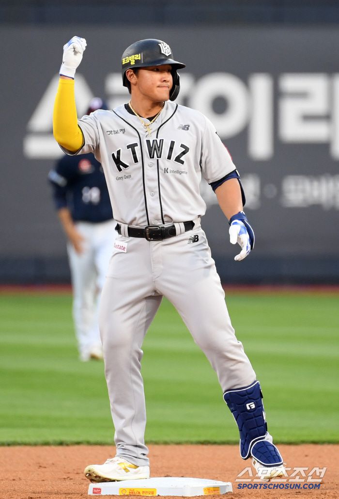 29일 수원KT위즈파크에서 열린 KBO리그 KT 위즈와 두산 베어스의 경기. KT 안현민이 안타를 날린 뒤 환호하고 있다. 수원=박재만 기자 pjm@sportschosun.com/2025.05.29/