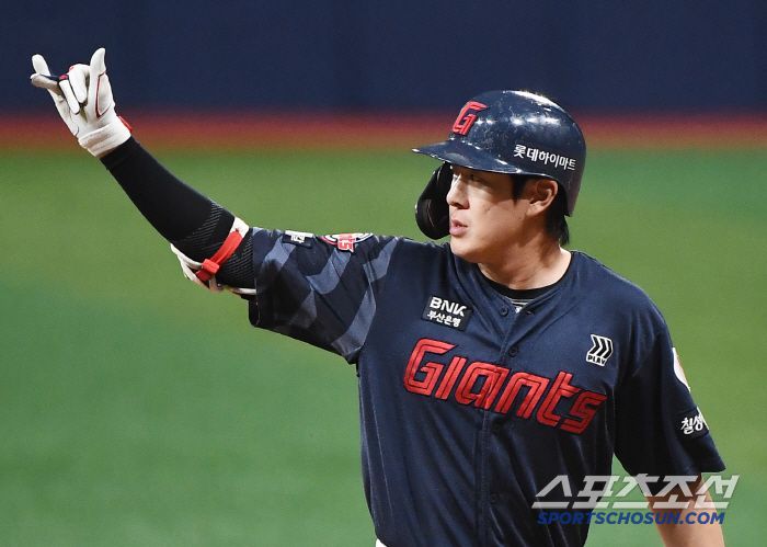 1일 서울 고척스카이돔에서 열린 롯데-키움전. 1회초 무사 만루 나승엽이 2타점 적시타를 친 후 기뻐하고 있다.  고척=정재근 기자 cjg@sportschosun.com/2025.5.1/