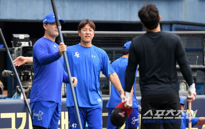 경기 전 삼성 강민호가 LG 박동원이 인사를 나누고 있다. 잠실=박재만 기자 pjm@sportschosun.com