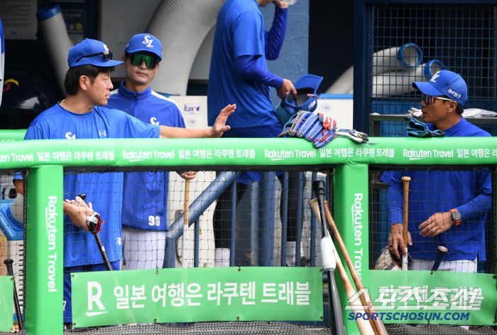 이종욱 코치와 설전을 벌이며 등장한 강민호.