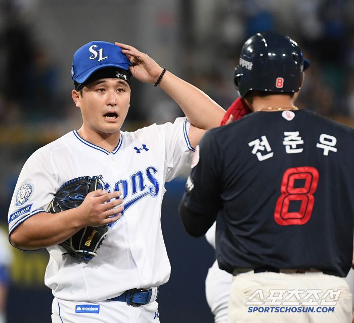 잠깐의 대화로 서로의 앙금도 풀었다.