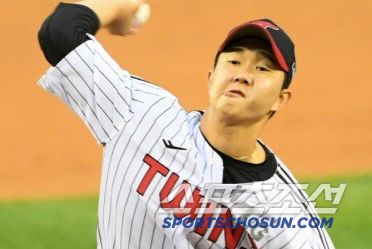 6일 잠실구장에서 열린 준플레이오프 LG 트윈스와 KT 위즈의 경기. LG 유영찬이 역투하고 있다. 잠실=박재만 기자 pjm@sportschosun.com/2024.10.06/