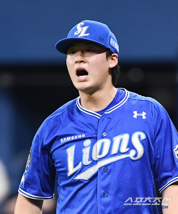 22일 서울 고척스카이돔에서 열린 삼성-키움전. 9회말 1사 1루 임병욱의 타구가 중견수 쪽 펜스 앞에서 잡히자 이호성이 십년감수하고 있다. 고척=정재근 기자 cjg@sportschosun.com/2025.5.22/