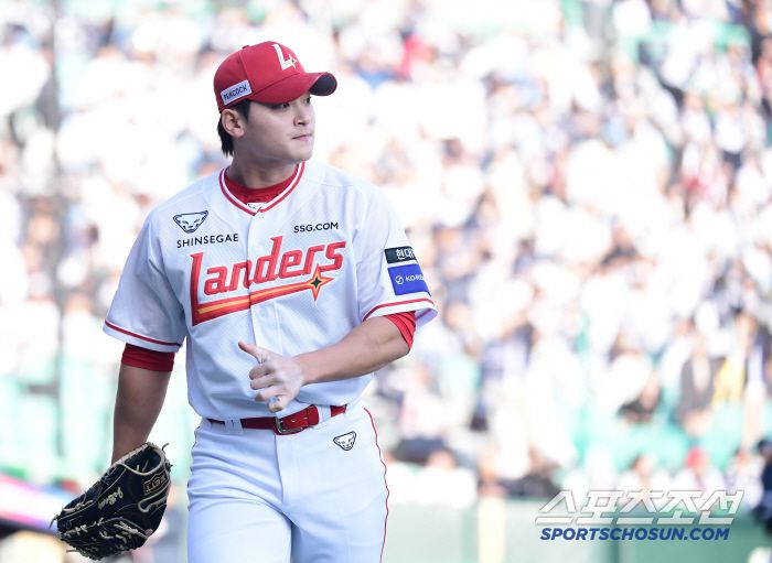 22일 인천 SSG랜더스필드에서 KBO리그 개막전 SSG와 두산의 경기가 열렸다. 8회 2사 만루. 실점 위기를 넘긴 SSG 조병현. 인천=송정헌 기자songs@sportschosun.com/2025.03.22/